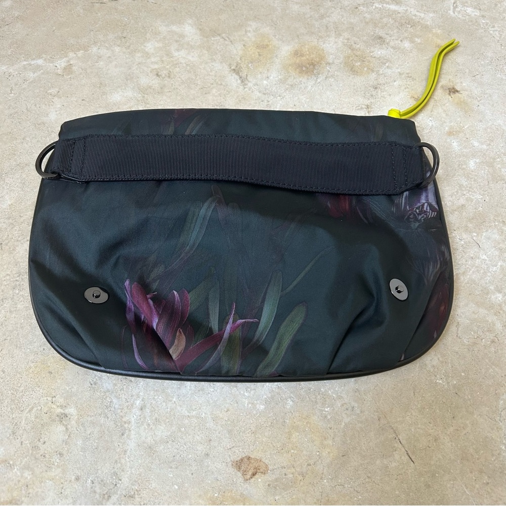 Lululemon Athletica floral print black zip top pouch with neon wrist holder EUC! - Picture 4 of 4